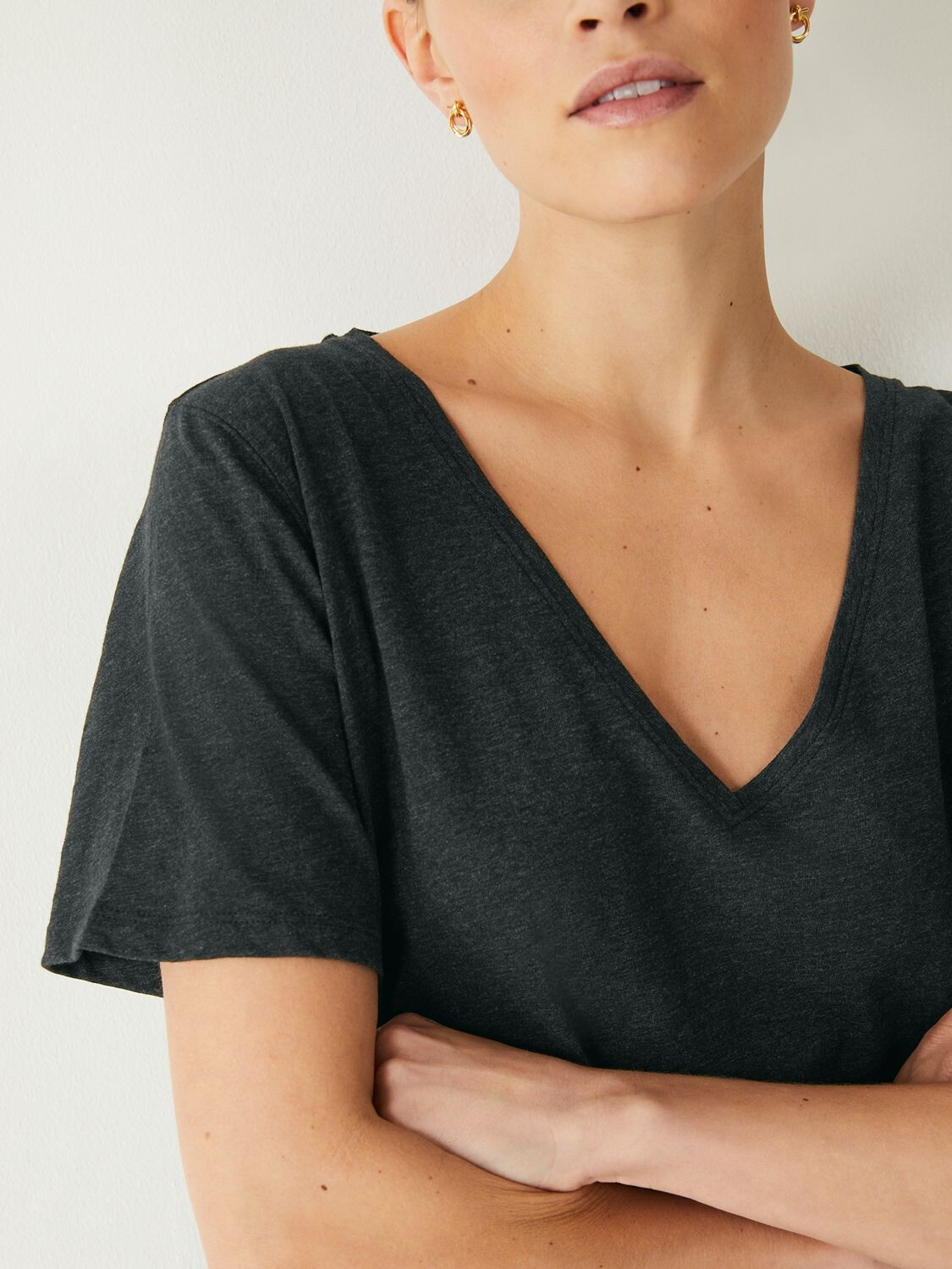 

hush Футболка Kali Cotton Slub с V-образным вырезом, темно-серый меланж