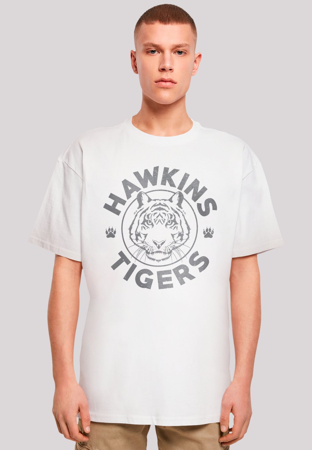 

Футболка с принтом STRANGER THINGS HAWKINS TIGER NETFLIX TV SERIES F4NT4STIC, белый