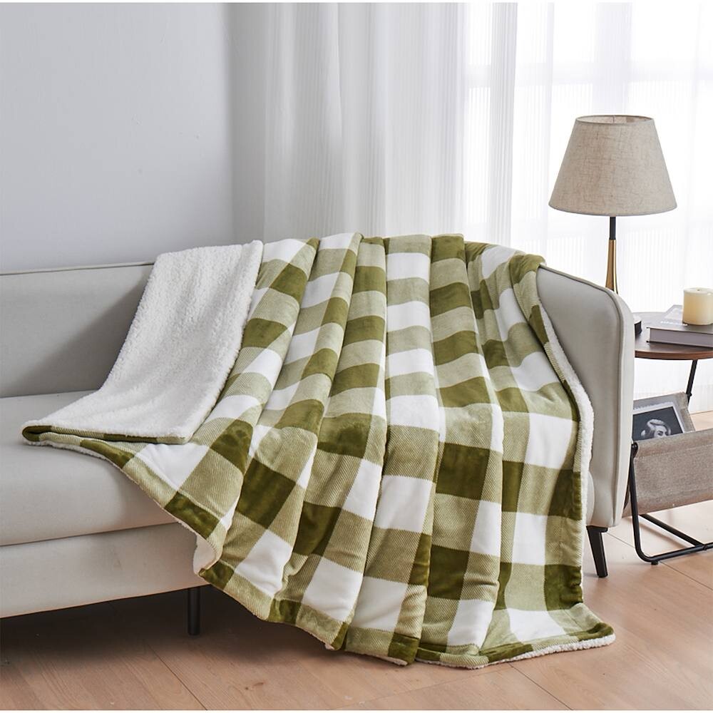

Двустороннее плед Madelinen из плюша и шерпы, цвет Green Buffalo