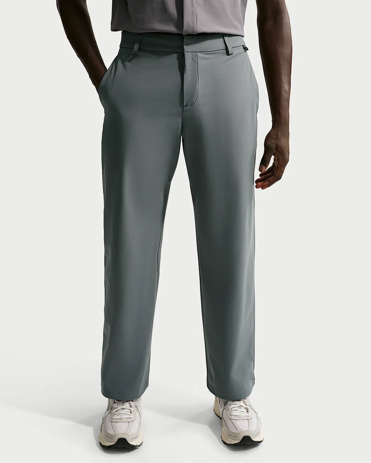 Мужские брюки чинос Nike 24.7 PerfectStretch Dri-FIT свободного кроя, Smoke Grey/Nano Grey — фото 2