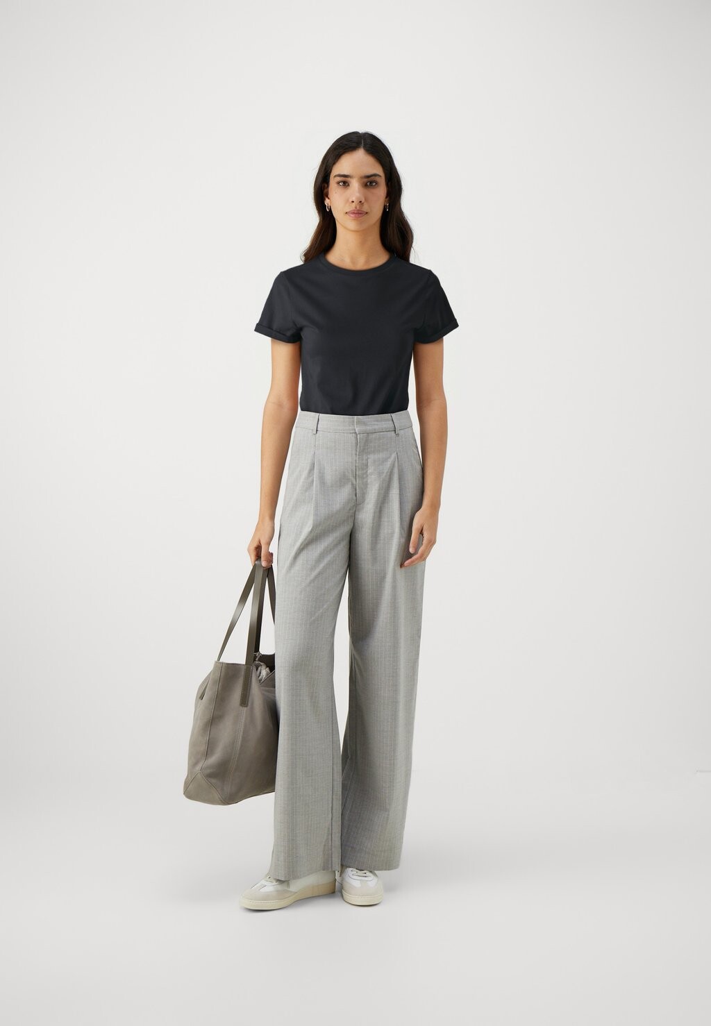 

Базовая футболка The Plain Tee HUGO, черная
