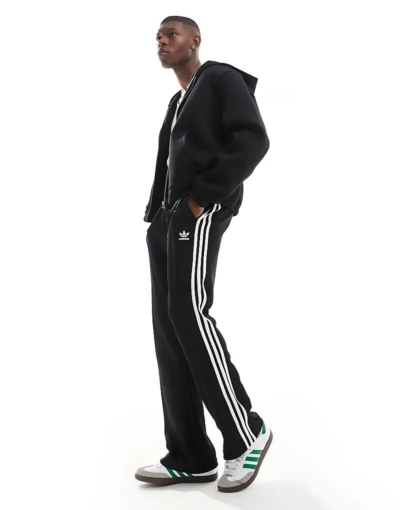 

Расклешенные спортивные брюки Adicolor черного цвета adidas Originals