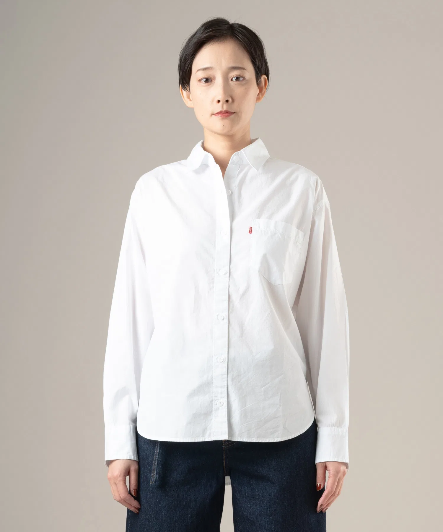Женская хлопковая рубашка Levi's Regular белая — фото 4