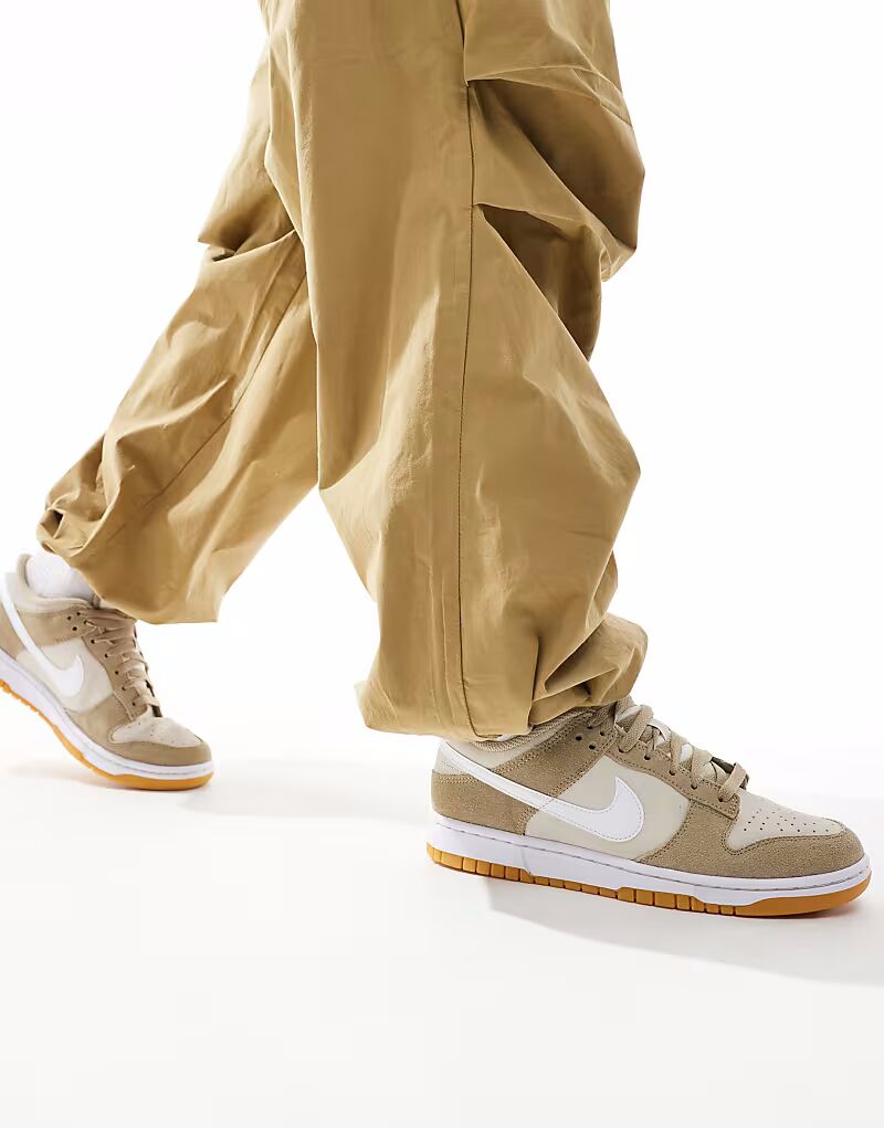 

Низкие кроссовки Nike Dunk кремового и коричневого цветов