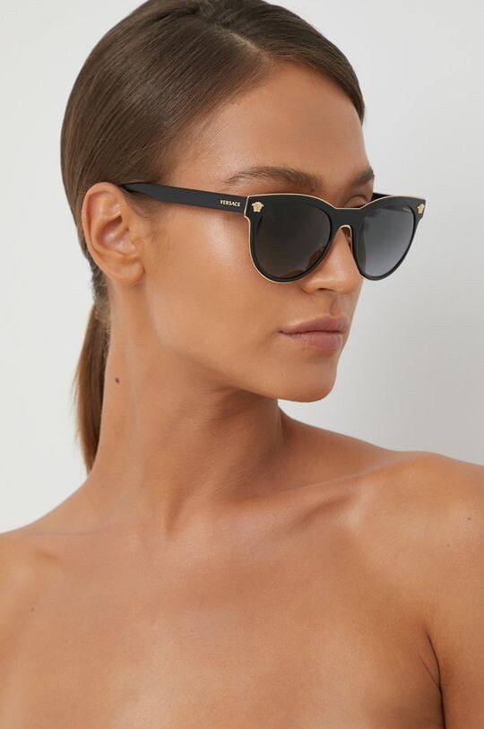

Солнцезащитные очки Versace, черный