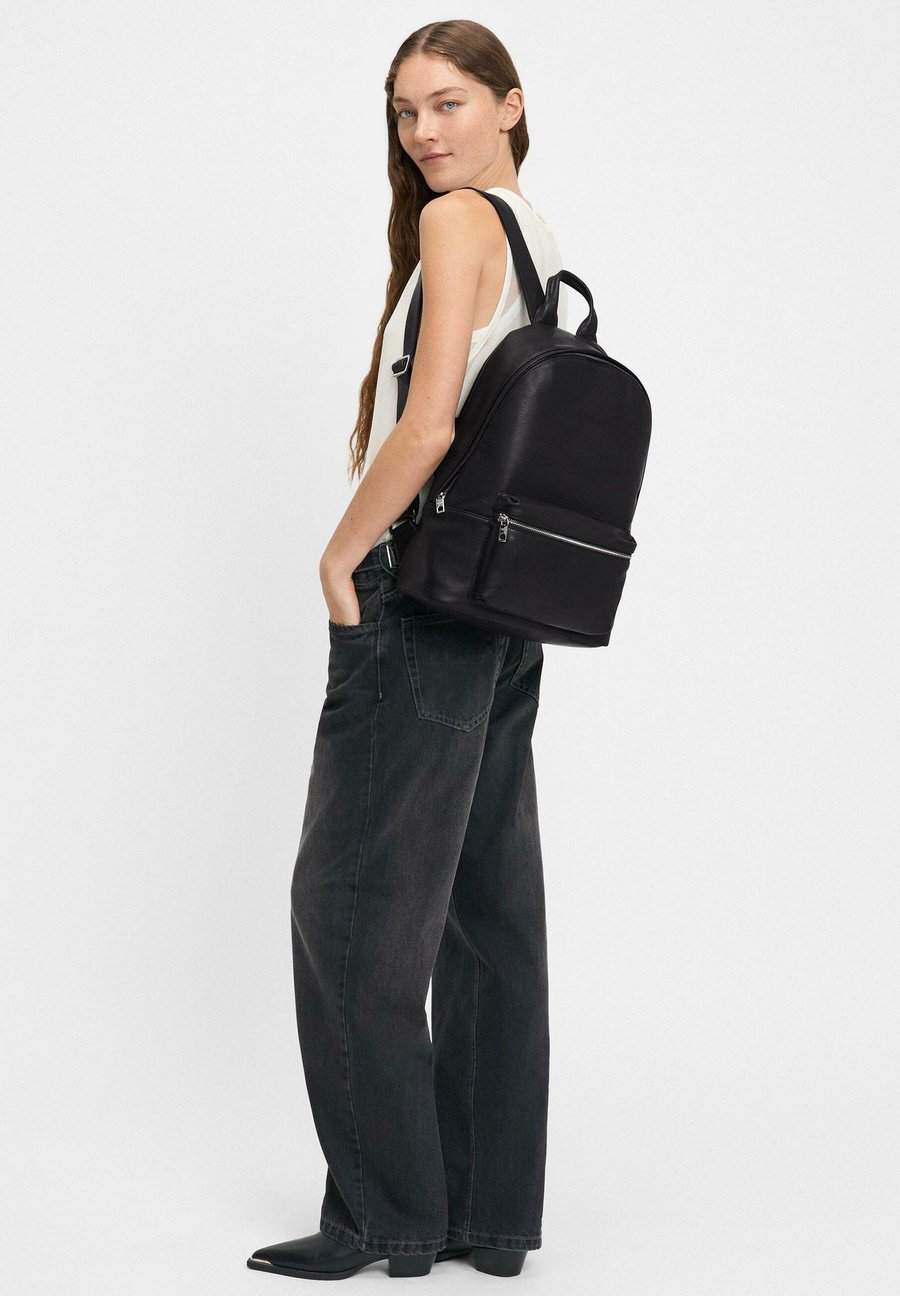 

Рюкзак Liebeskind Berlin JIL GROSSER, Schwarz/Black