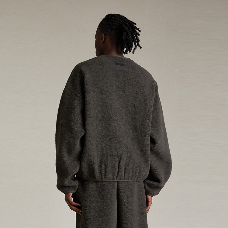 Свитшот с аппликацией логотипа и текстурой флиса Fear Of God Essentials, черный — фото 3