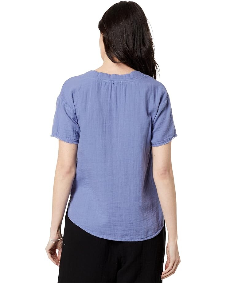 

Блуза Mod-o-doc Double Layer Gauze Short Sleeve V-Neck Curve-Hem Blouse, цвет Morning Fog