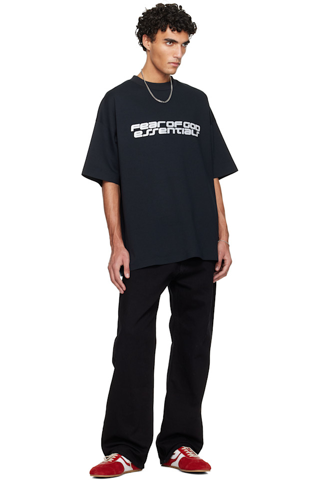 Fear Of God Essentials Черная праздничная футболка из трикотажа в стиле 90-х — фото 4