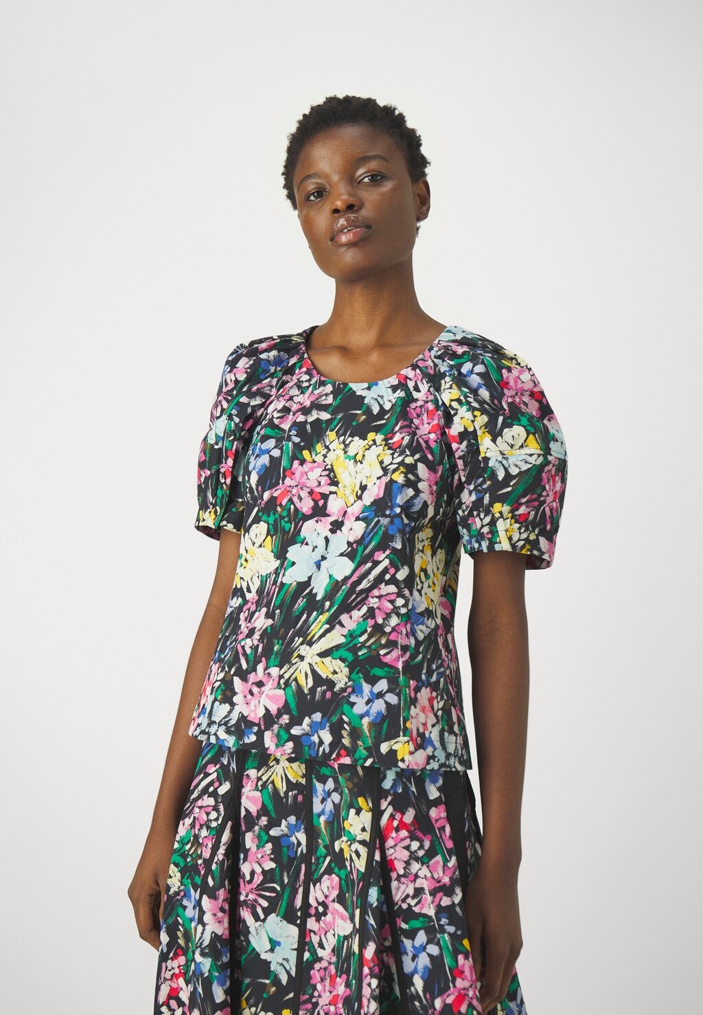 

Блузка FLOWERWORKS BLOOM SCOOP NECK TOP 3.1 Phillip Lim, цвет black/multi