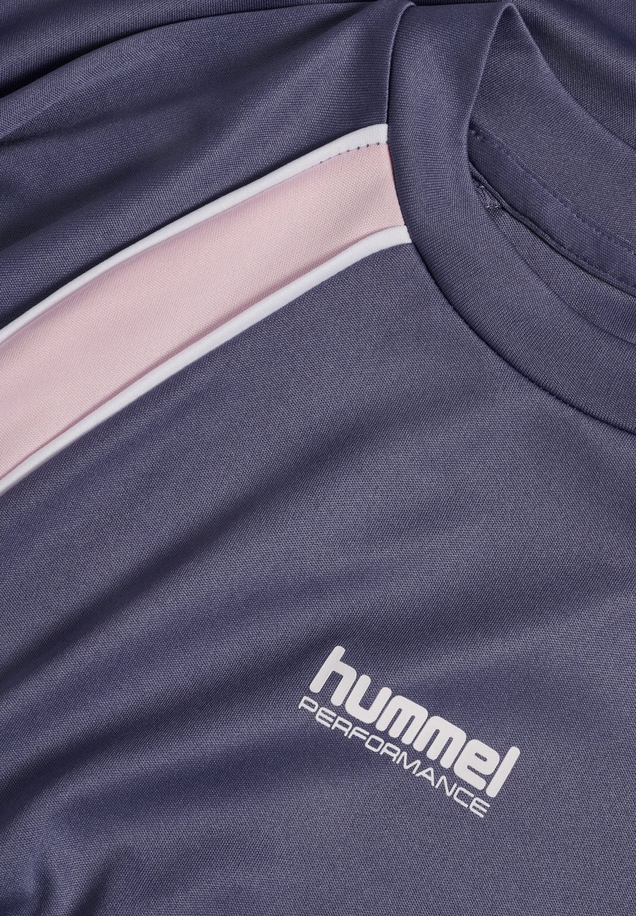 Футболка Hummel Sports T-shirt, Heron/Royal Blue — фото 3