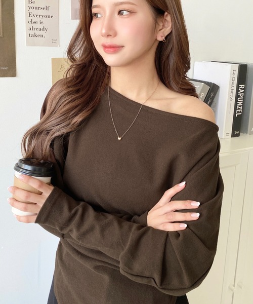 

Трикотажный топ с боковыми сборками и асимметричным плечом LOULOU select, коричневый