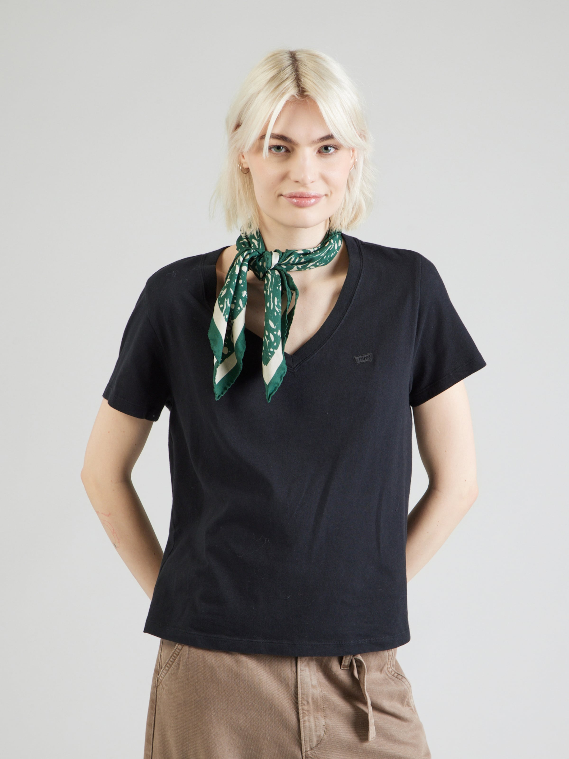 LEVI'S  Футболка 'Favorite Cotton V-Neck Tee' в черном цвете — фото 3