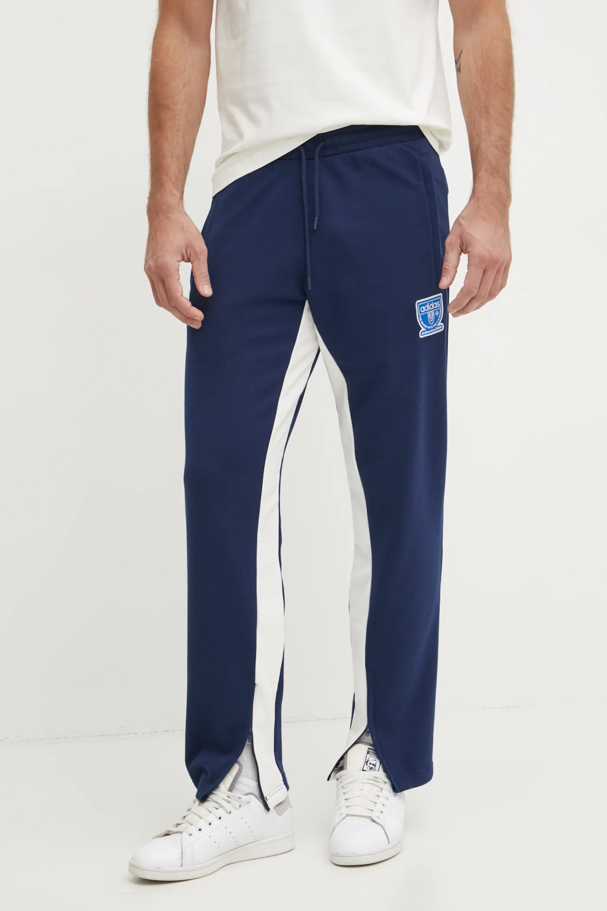 

Спортивные штаны adidas Originals, темно-синий
