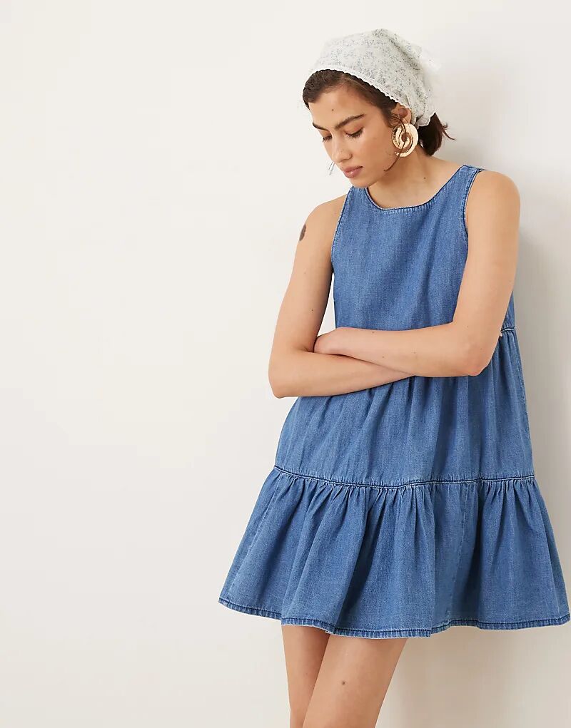 

Джинсовое мини-платье ASOS DESIGN с ярусами, средне-синего цвета