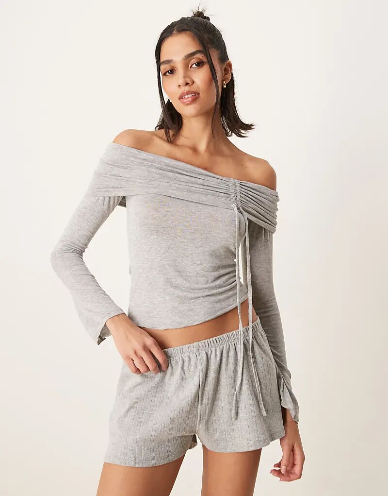 

Топ Gina Tricot с открытыми плечами, отделкой в виде рюша и расклешенными рукавами из светло-серого меланжа