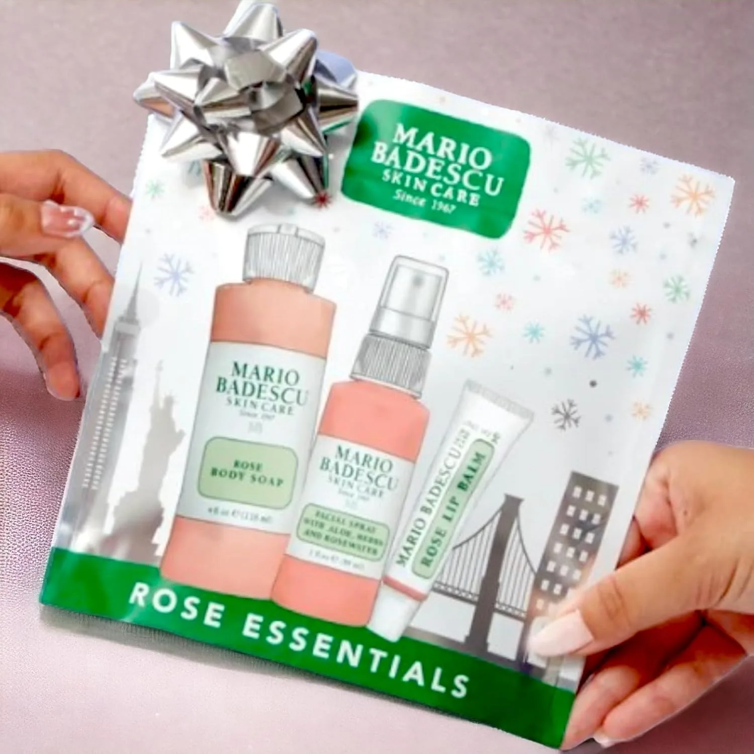 Набор Mario Badescu Rose Essentials из 3 предметов: гель для душа с розовой водой, спрей для лица с розовой водой и бальзам для губ для увлажнения кожи всего тела. — фото 4