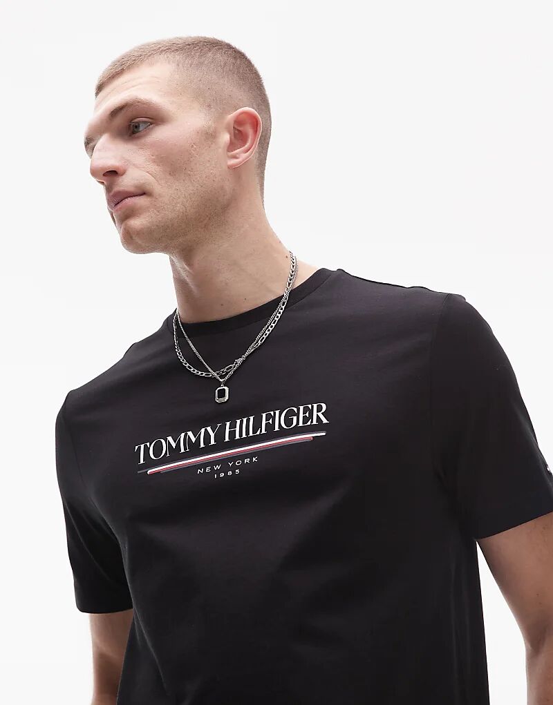 

Футболка Tommy Hilfiger с большим центральным логотипом черного цвета