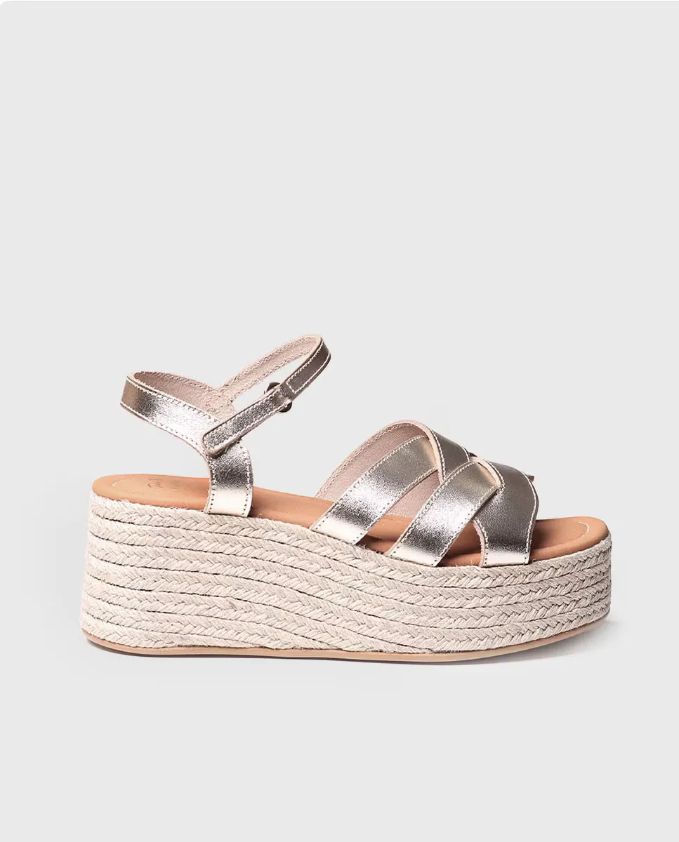 

Женские кожаные босоножки на платформе с пряжкой Toni Pons, золотой