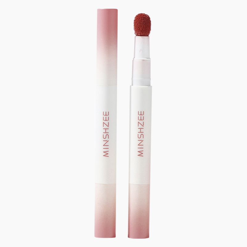 

Воздушный матовый блеск для губ velour легко растушевывается, устойчив к размазыванию, стойкий, выравнивающий тон кожи 1,8г MINSHZEE