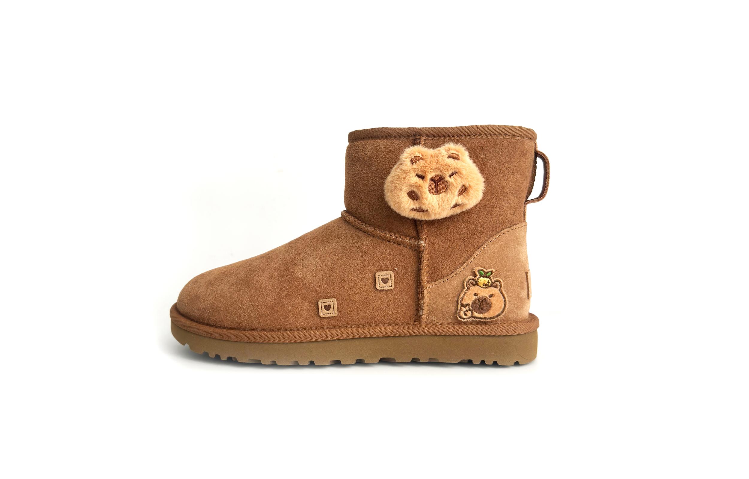 Угги UGG Classic Mini II с декоративной нишивкой, коричневый