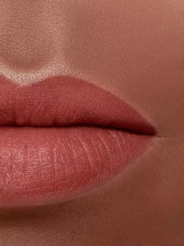 Помада Rouge Allure Velvet Luminous Matte Lip Colour, лимитированная серия CHANEL, 479 Crush — фото 4