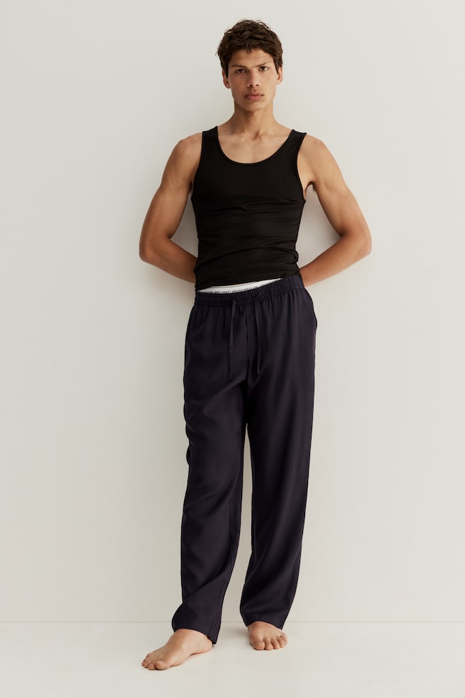 

Майка из лиоцелла с лайкрой облегающего кроя H&M, черный