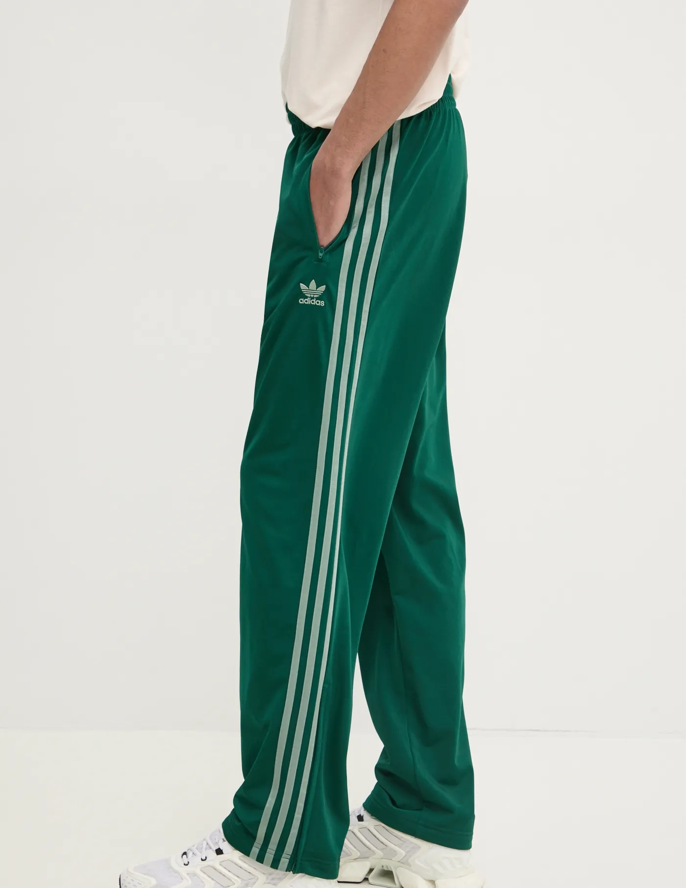 

Спортивные брюки Firebird adidas Originals, зеленый