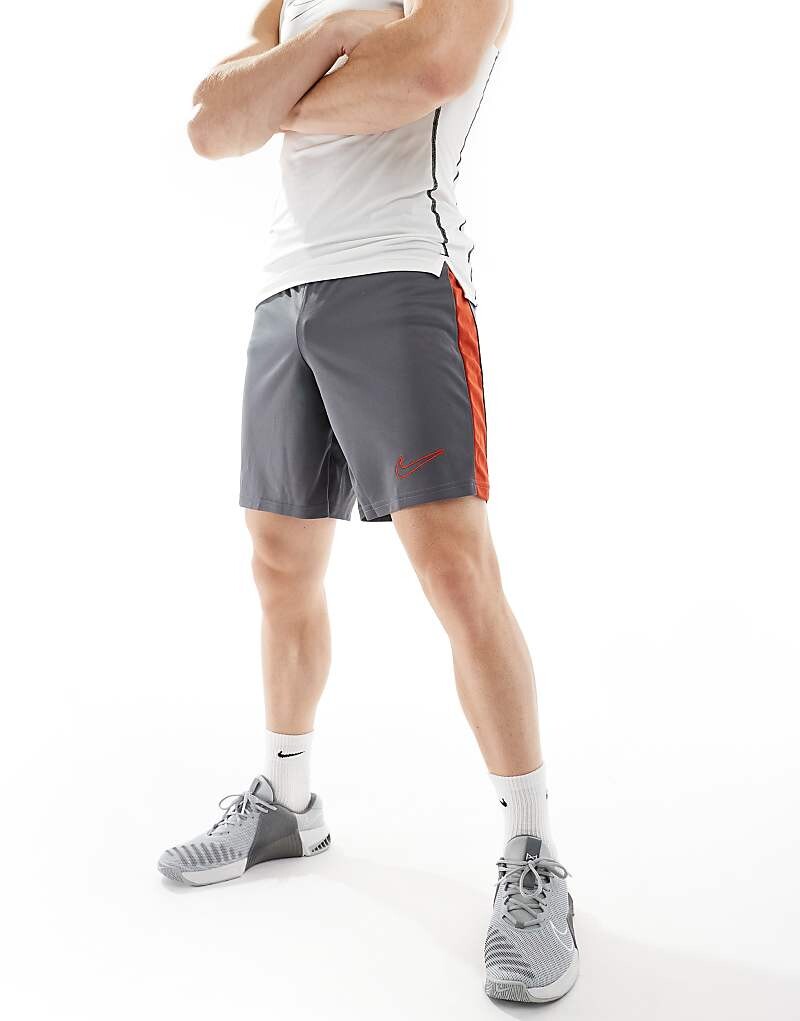 

Nike Football – Academy 23 – Темно-серые шорты