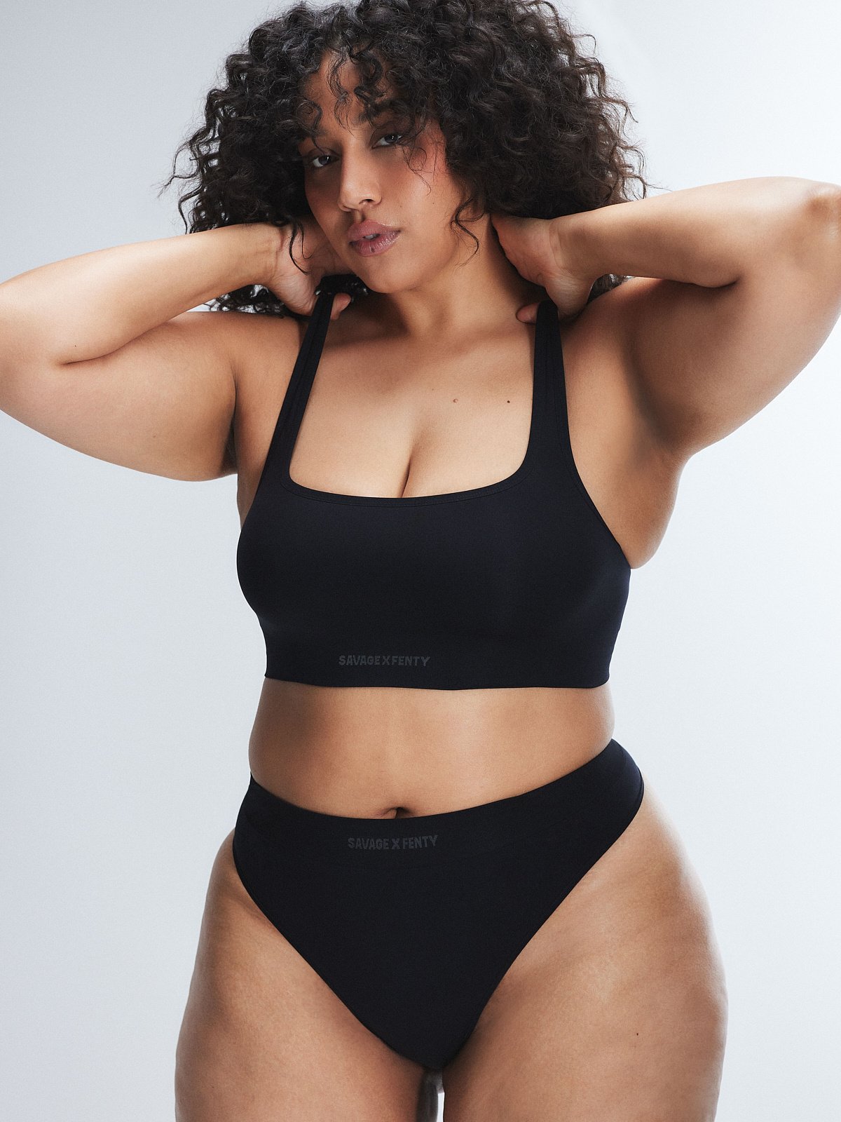 

Трусики-стринги Savage X Fenty Seamless High-Waist, цвет Black Caviar