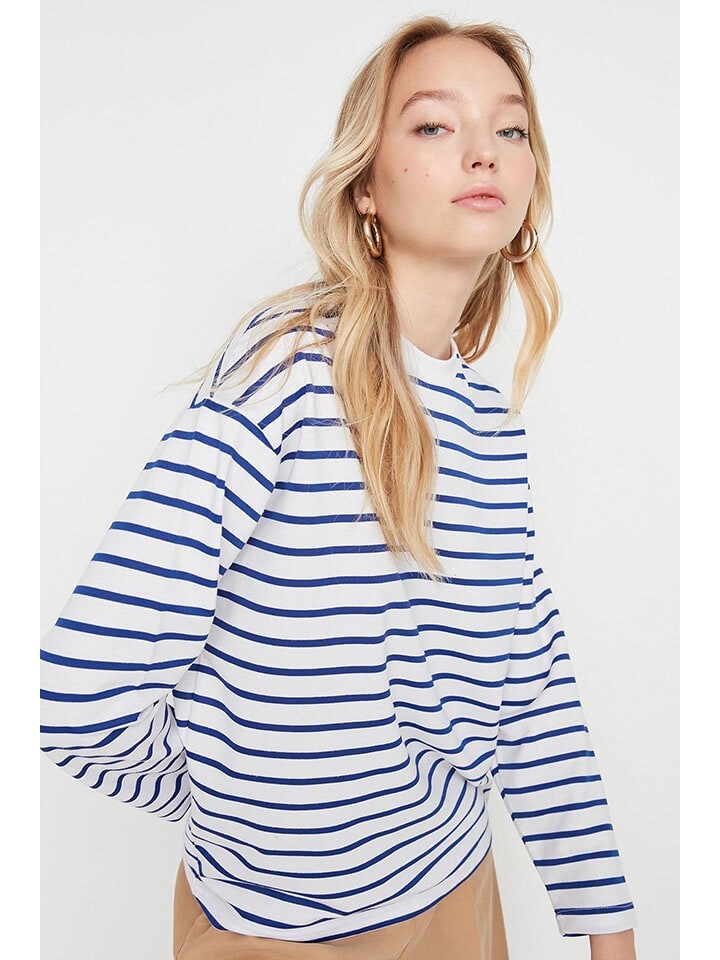 

Толстовка trendyol Sweatshirt, цвет Weiß/Blau