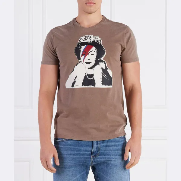 

Футболка Banksy Queen стандартного кроя Guess, коричневый