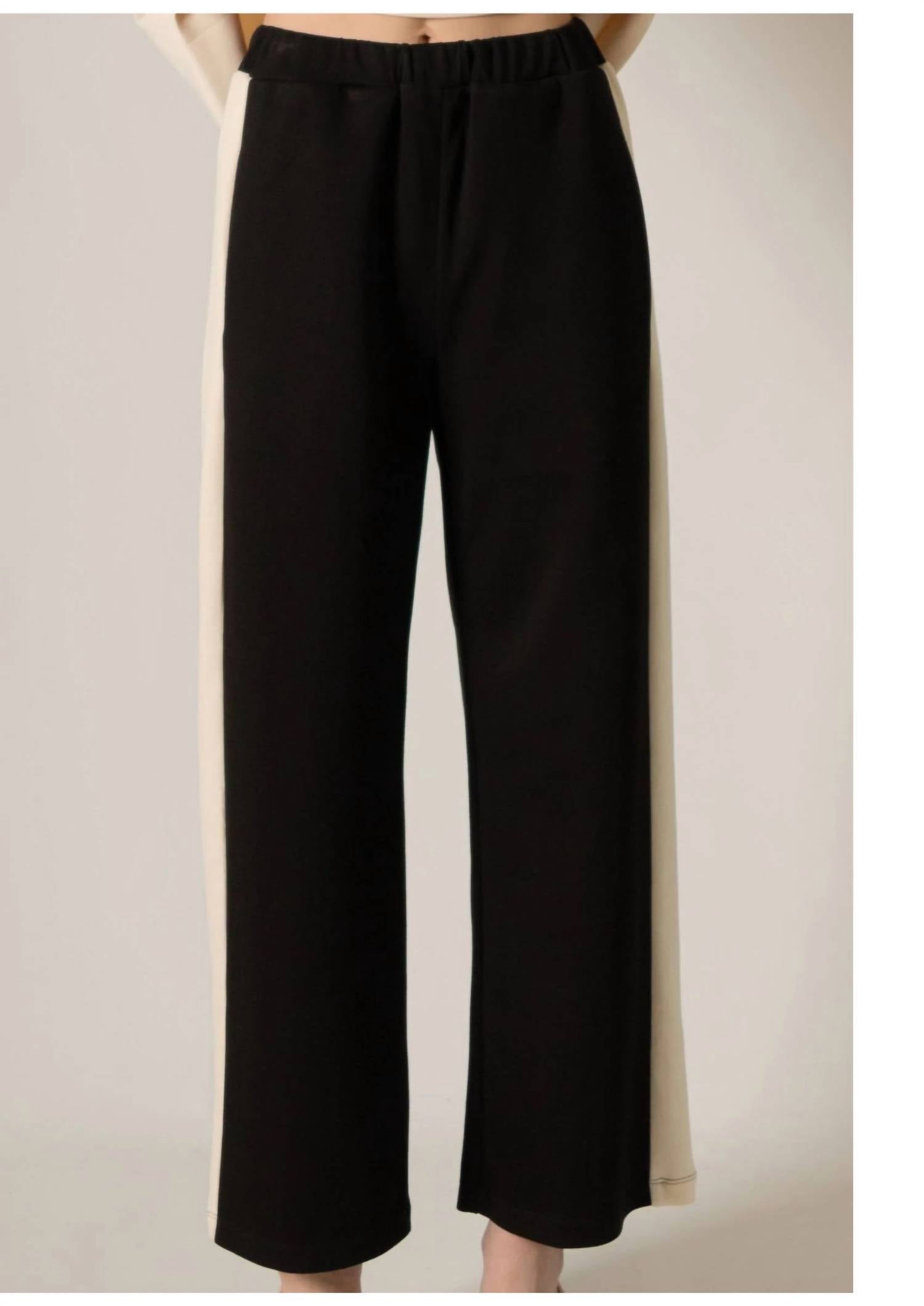 

Черные широкие брюки с боковой полосой P.CILL