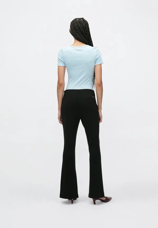 Классические расклешенные брюки на резинке Calvin Klein, Black — фото 3