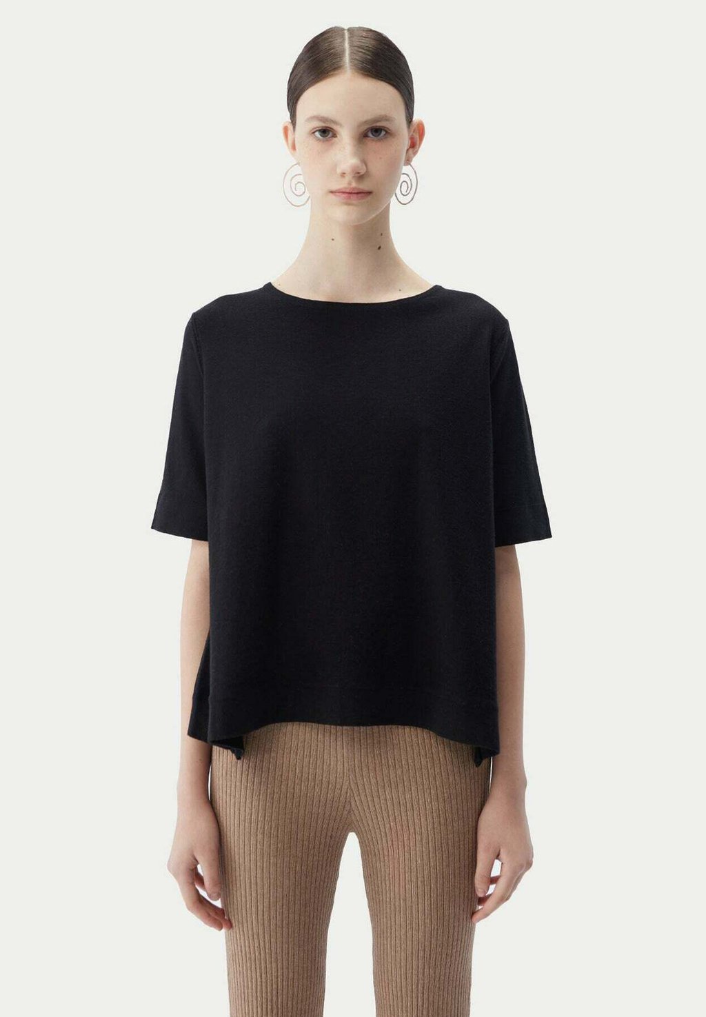 

Базовая футболка BOX-CUT GOBI Cashmere, черный