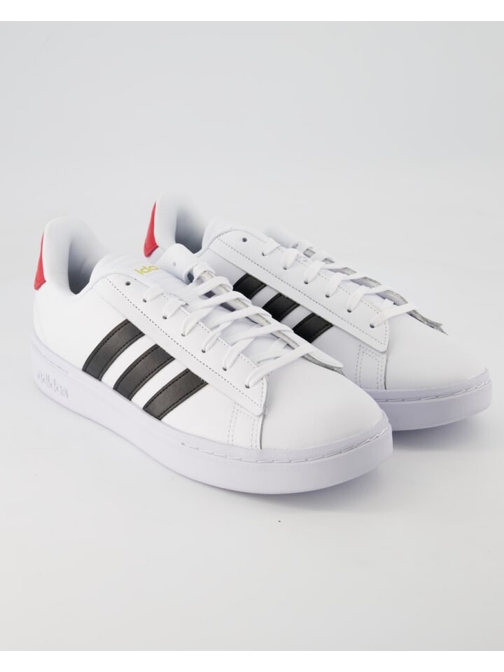 

Кроссовки на шнуровке adidas, белый