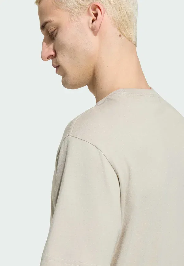 Футболка Adidas Originals Loo31 basic t-shirt, цвет хаки — фото 4