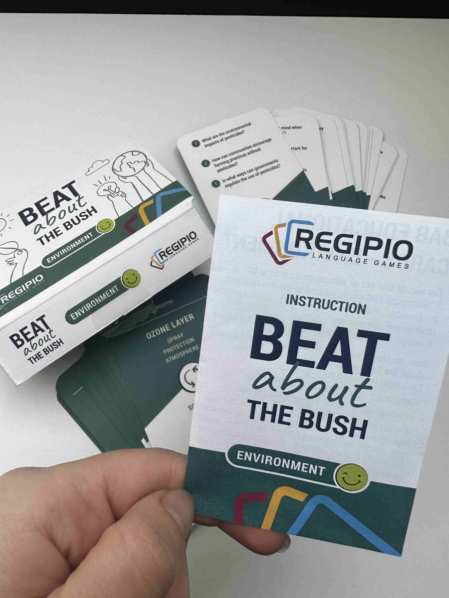 

REGIPIO, игра в окружении кустов