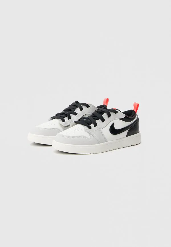 Низкие кроссовки Jordan, Black/Summit White/Infrared/Neutral Grey — фото 2