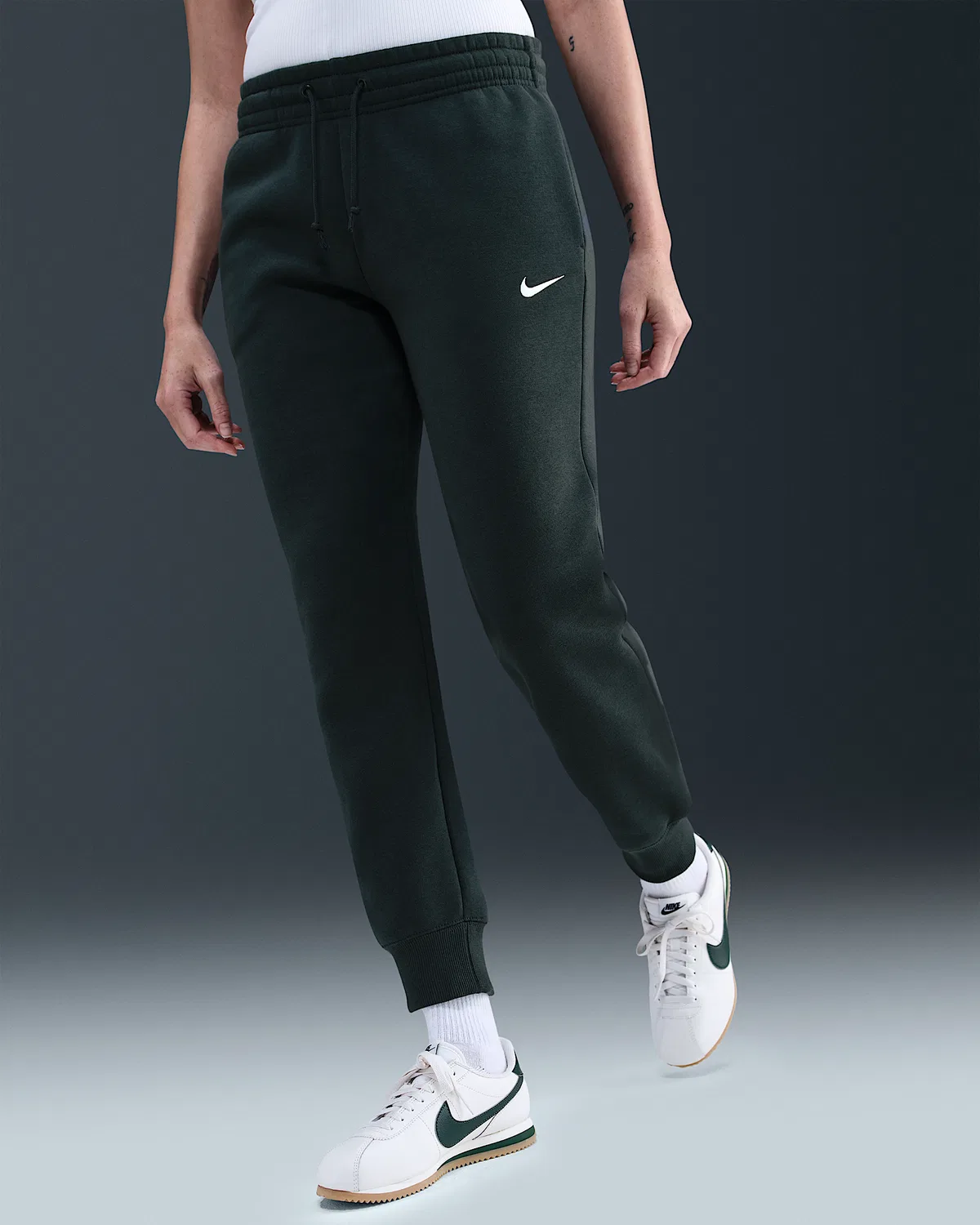 Женские спортивные штаны Nike Sportswear Phoenix Fleece со средней посадкой, Seaweed/Sail — фото 2