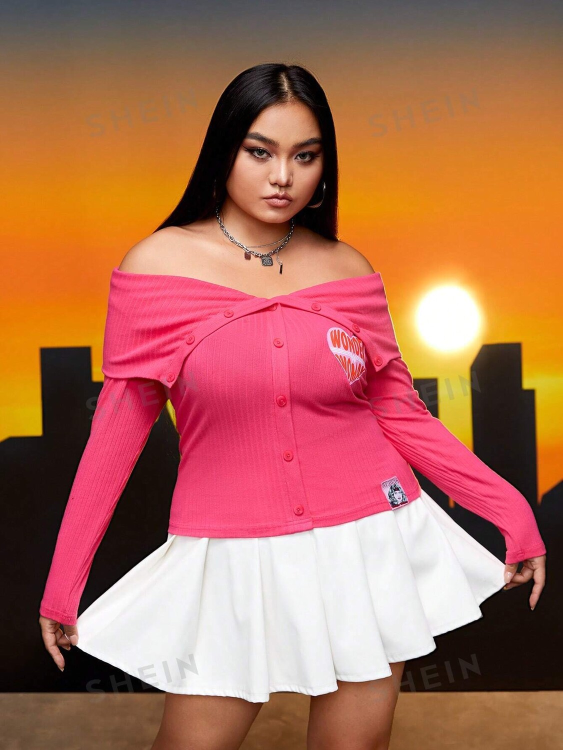

Футболка Shein Plus с надписью и рисунком, ярко-розовый