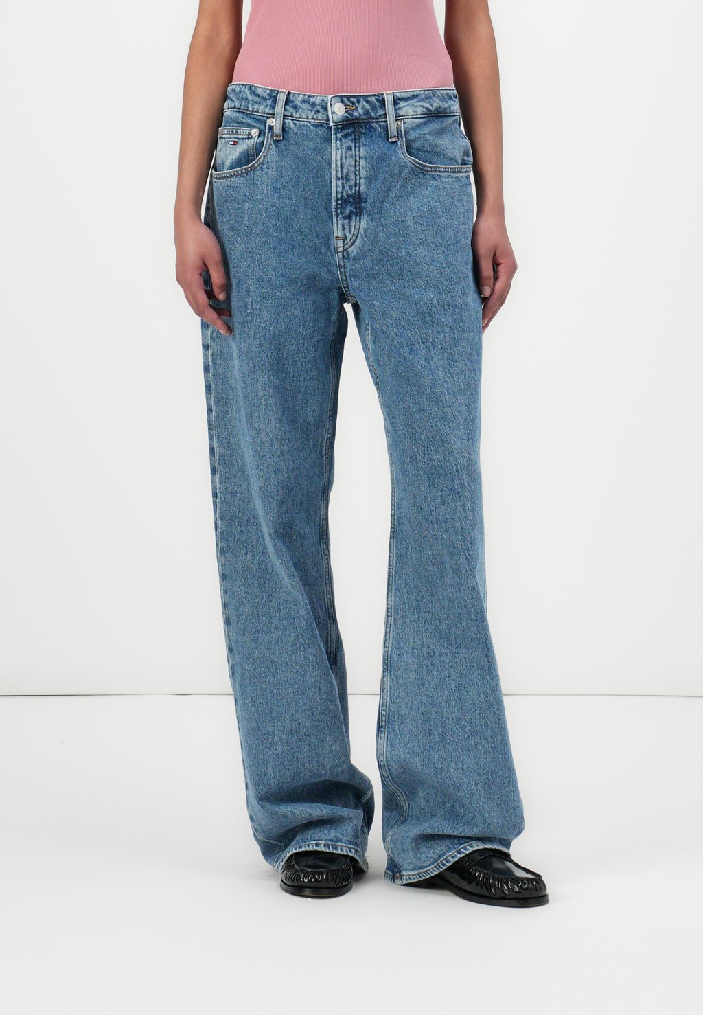 

Джинсы свободного кроя MIA Tommy Jeans, цвет Denim Mid Light Blue