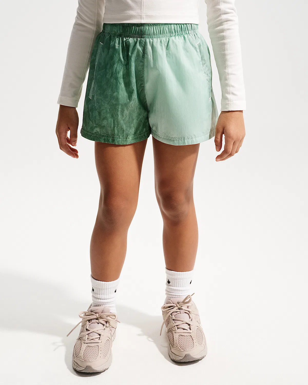 Детские шорты Nike Sportswear Club, Barely Green/Soft Pearl — фото 2