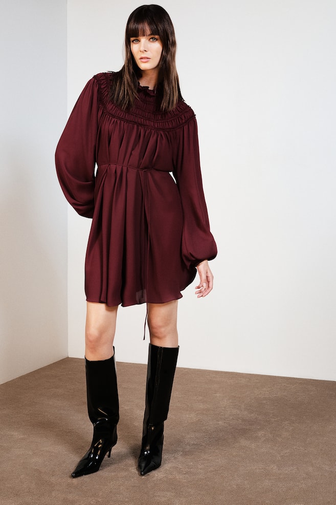 

Платье в сборку H&M, бургундия