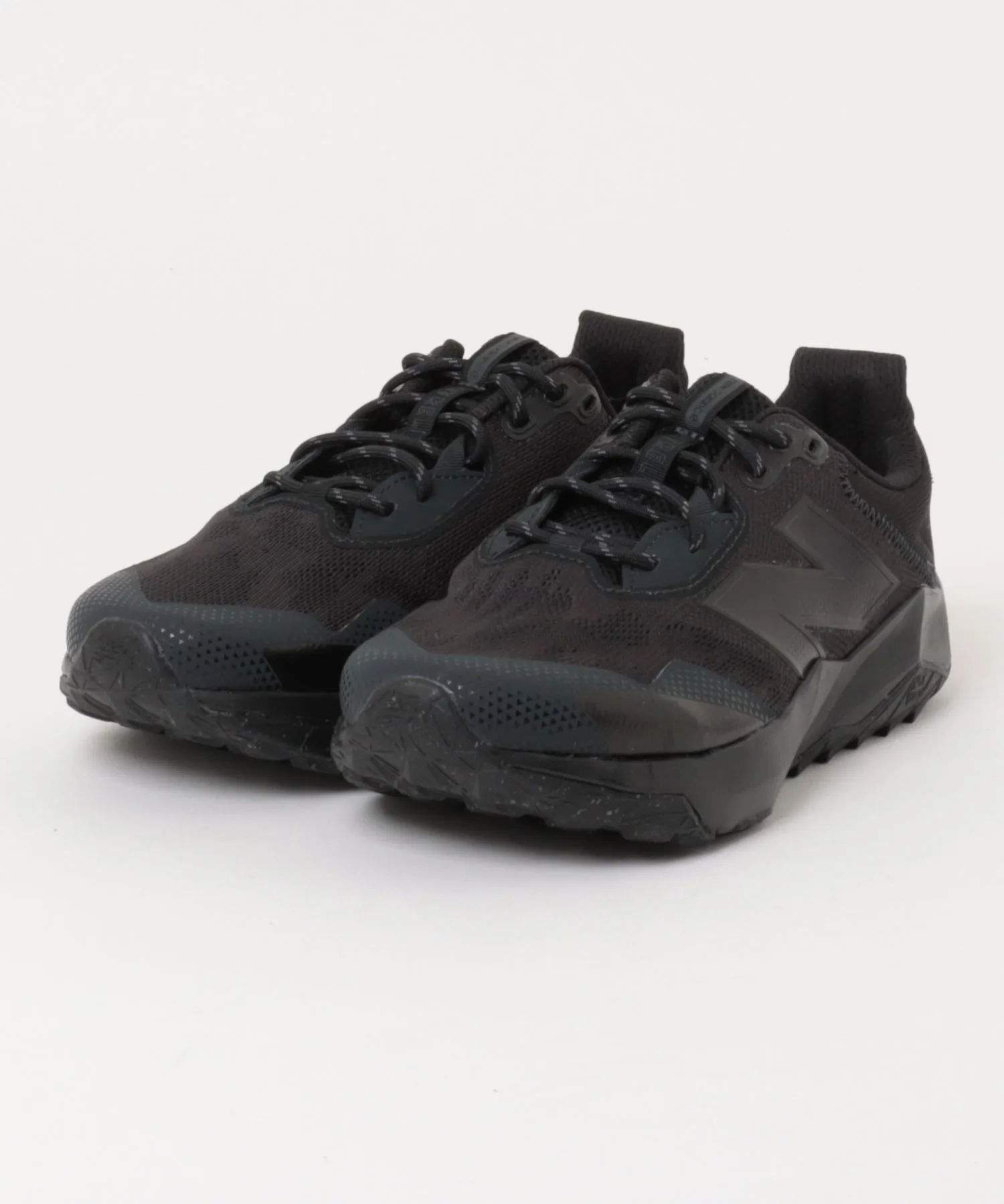 Мужские кроссовки для трейлраннинга New Balance MTNTR чёрные