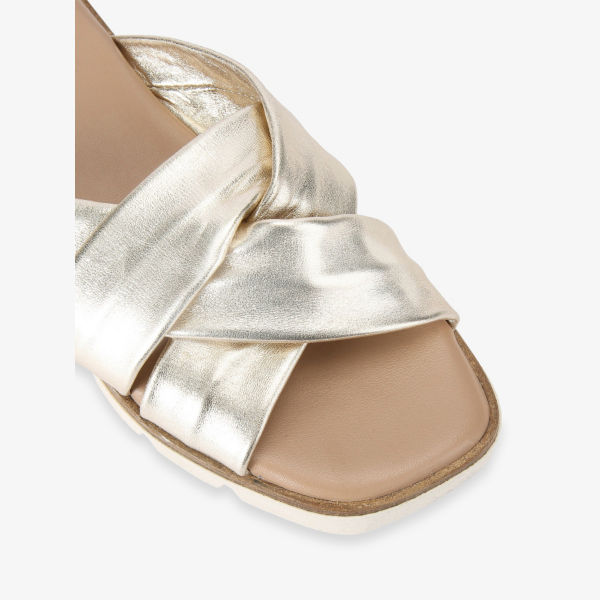Сандалии кожаные Carvela Comfort Vita с перекрещивающимися ремешками, золотой — фото 3