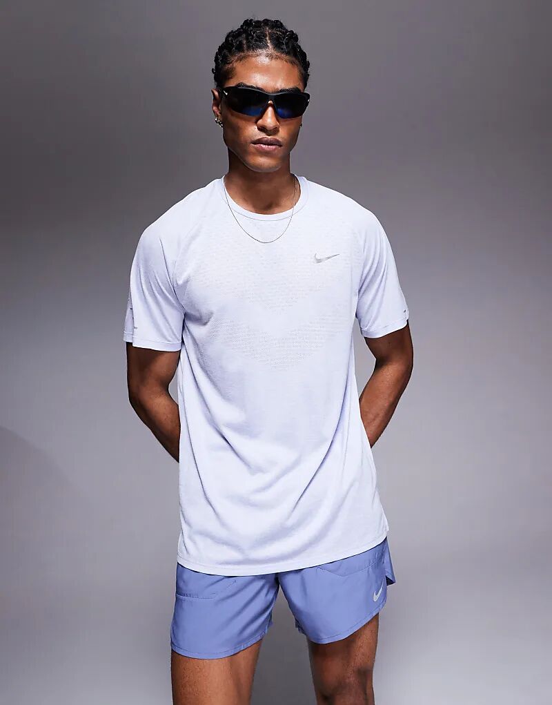 

Футболка Nike Running Dri-FIT Stride сиреневого цвета