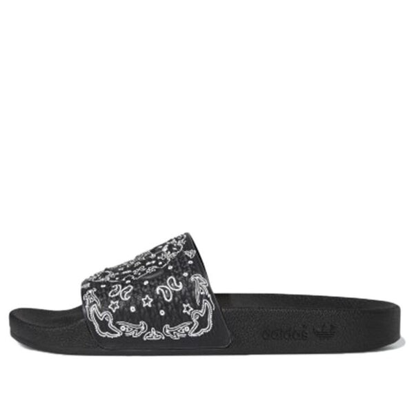 

Тапочки shmoofoil slides 'bandana' Adidas, черный