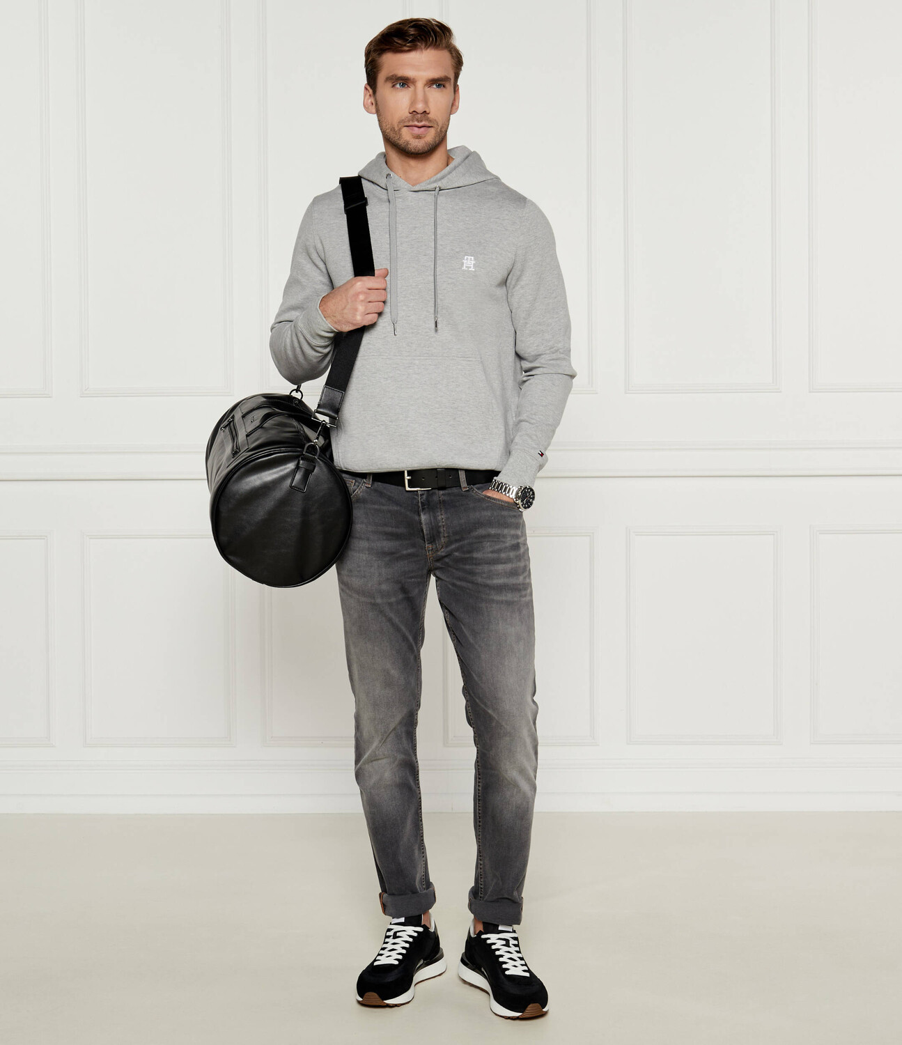 Толстовка Tommy Hilfiger Monogram Regular Fit, серый — фото 2