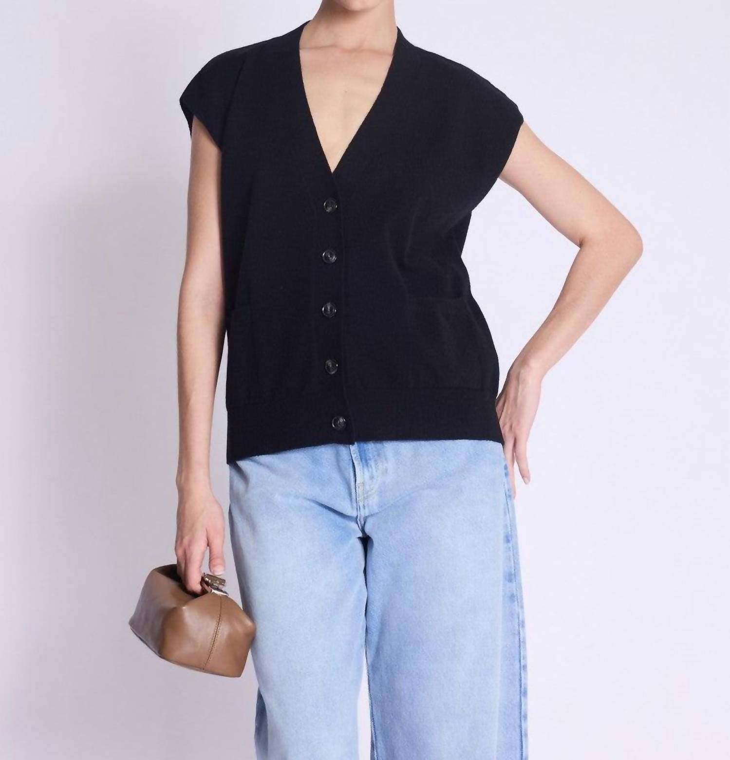 

Кардиган Gustave без рукавов с V-образным вырезом и пуговицами в черном цвете Berenice